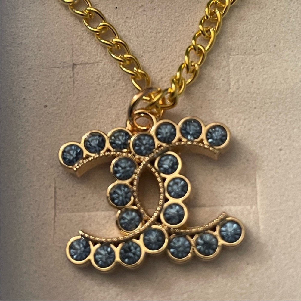 RESERVED -JANELLE  BLUE CRYSTAL LOGO  PENDANT 💕💕